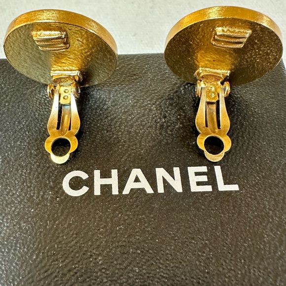 CHANEL Gold and Enamel Earrings w/ COA clip on, CHANEL Box, unbranded chain - Picture 7 of 13